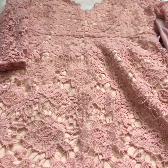 Pink, lacy, sleeved dress - Picture 2 of 5